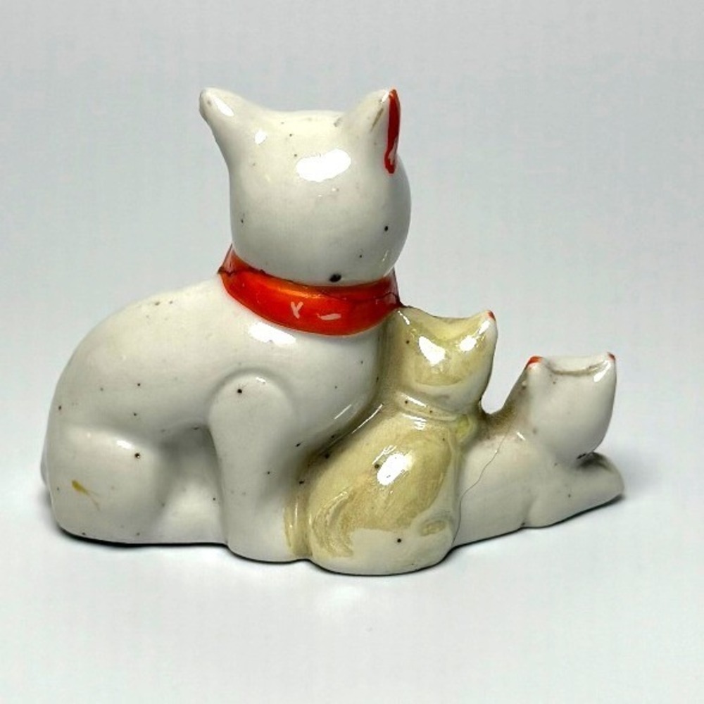 Vintage Occupied Japan Ceramic Cat Family Figurine Mother Kittens Red Bows *READ - Picture 2 of 7